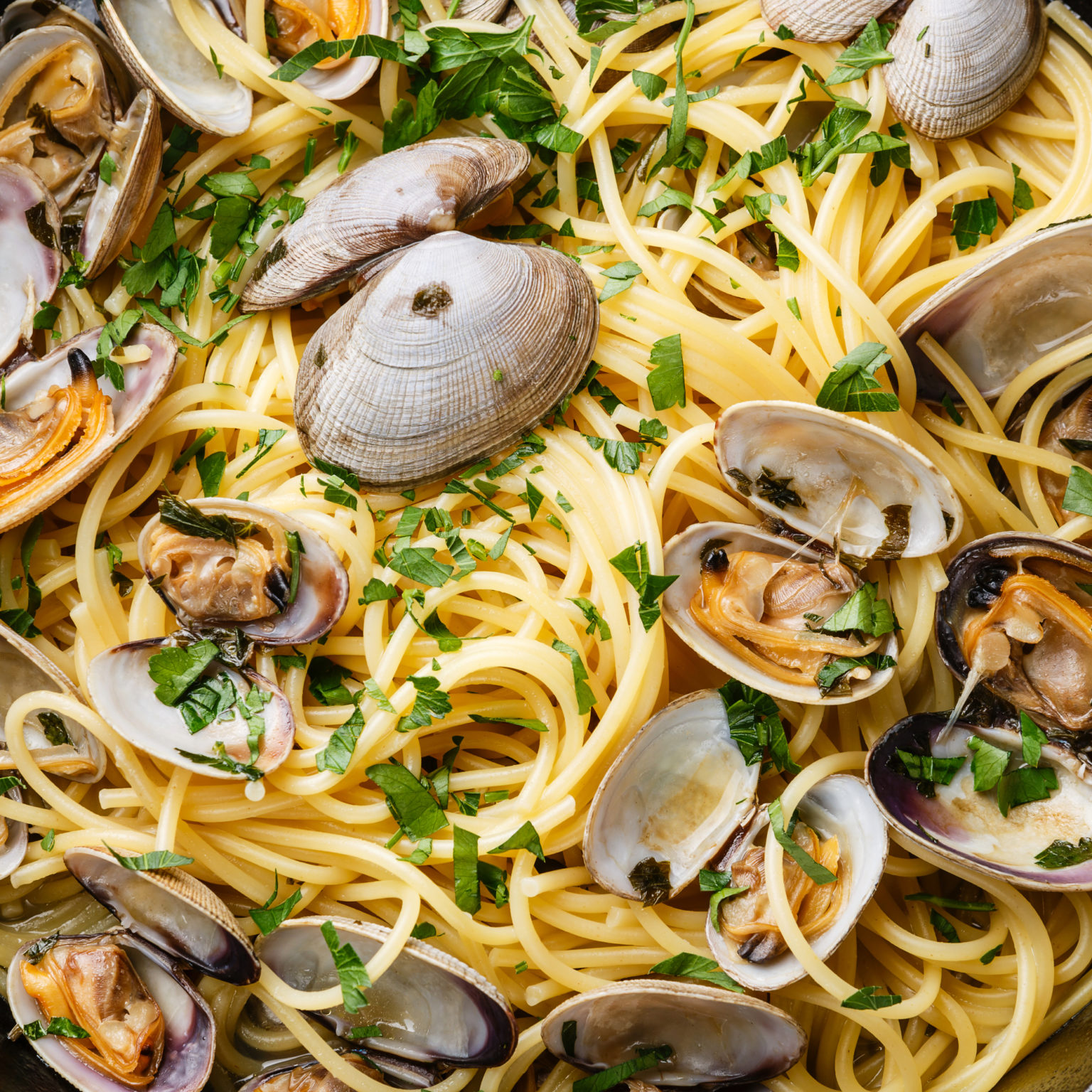 Spaghetti alle Vongole Recipe - Spaghetti with Clams and Garlic
