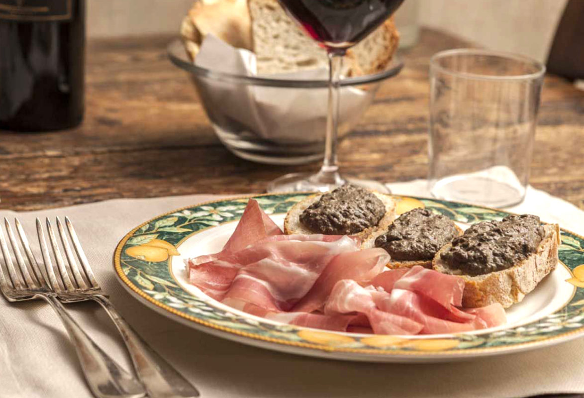 Tuscan Crostini Recipe with Chicken Liver Pate | Nonna Box