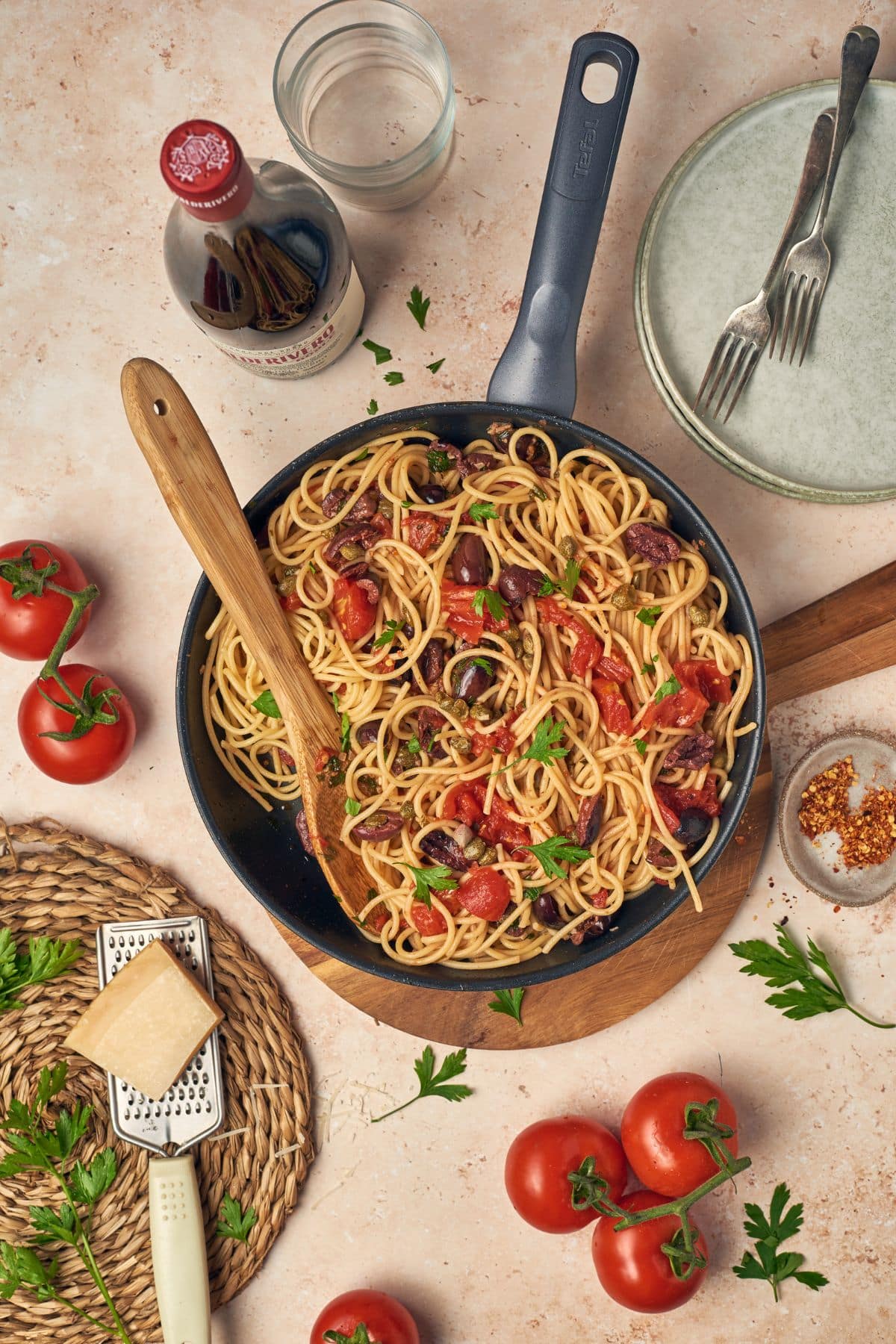 image of spaghetti pasta puttanesca on a pan before serving
