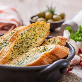 How to Make Homemade Garlic Bread
