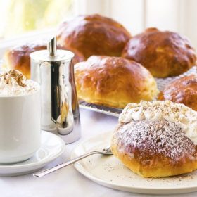 Maritozzi con la Panna - Sweet buns recipe with whipped cream