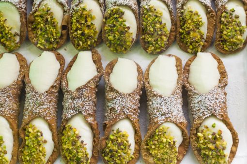Authentic Italian cannoli recipe that will leave you mesmerized.