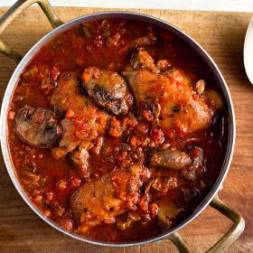 This authentic Italian chicken cacciatore recipe will make you lick your fingers.