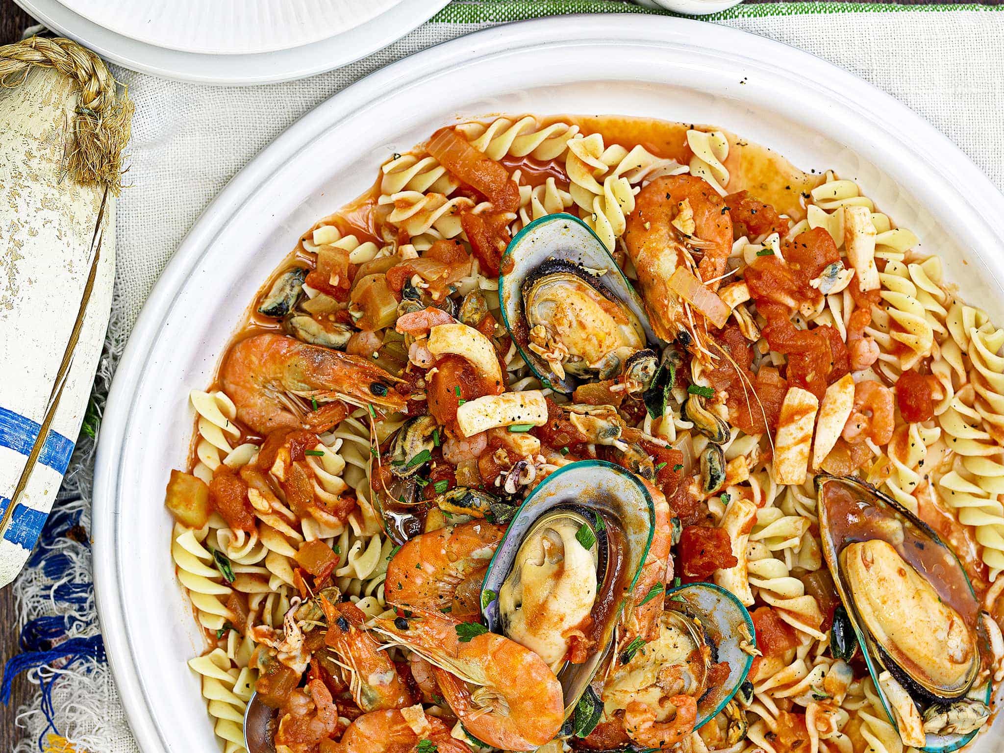 There are many things to love about this spaghetti marinara recipe.